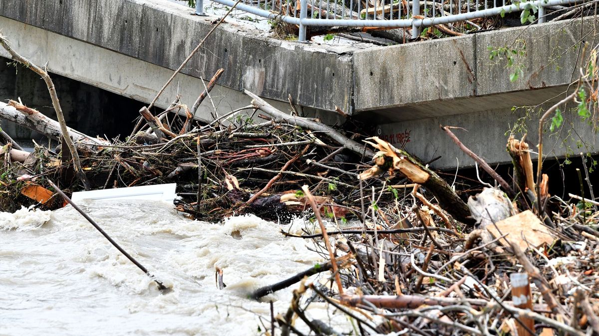 Ve Slovinsku se protrhla hráz na řece Mura, úřady evakuovaly několik obcí
